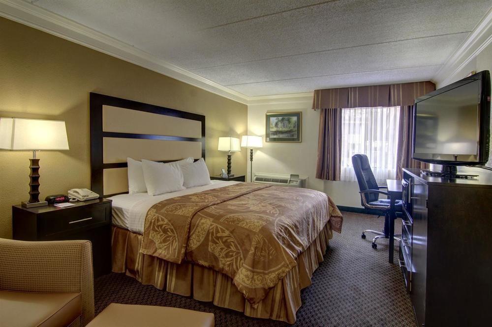 Best Western Riverside Inn Мейкън Екстериор снимка